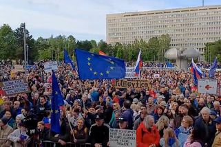Mohutná demonstrace v Bratislavě. Slováci protestovali proti Ficově cestě do Moskvy - Novinky