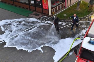 Nezaváhal a šestkrát vystřelil. Policista, který zneškodnil střelce, je ve službě nováček - Novinky