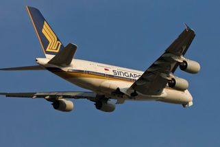 „Nechutná“ fotografie z letadla rozproudila na internetu vášnivou debatu o etiketě - Novinky