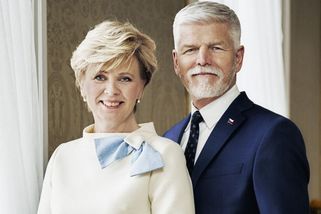 První dáma v modrém: Eva Pavlová našla barvu, která jí nejvíc sekne. Tady je 5 případů, které jsou toho důkazem - Super.cz