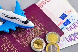 Peníze na dovolenou vyměňte co nejdřív. Koruna oslabí, shodli se analytici - Novinky