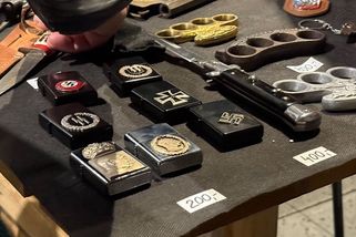 Na pražské burze se opět prodávaly předměty s nacistickou symbolikou - Novinky