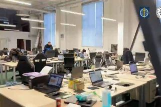 Přísný režim v továrně na podvody na Ukrajině připomínal sektu. Policie prověřuje smrt Čecha - Novinky