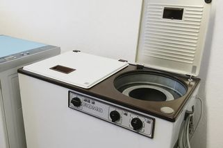 Za socialismu se nenakupovalo, ale shánělo. Přesto byla kvalita výrobků mizerná - Médium.cz