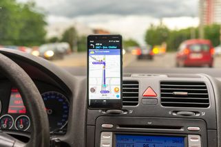 Zapomeňte na Waze. Tyhle mapy jsou daleko přesnější a díky AI vás navedou mimo kolony - MotorGuru.cz
