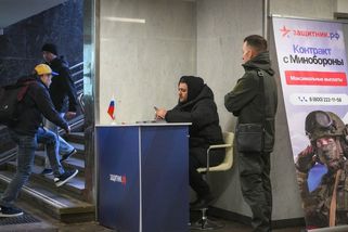 Smlouvu s ruskou armádou letos podepsalo přes 400 tisíc lidí, hlásí Medvěděv. Máme skoro splněno, libuje si - Novinky