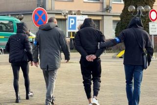 Loupežné přepadení v bytě v Praze: Policie zadržela podezřelého, po dalším pátrá - Novinky