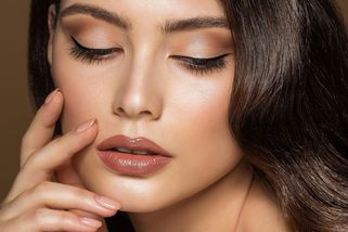 Hit podzimu: Hnědá rtěnka! Láká vás odstín karamelu, skořice nebo čokolády? Najděte si ten pravý - Proženy.cz