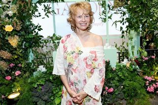 Retro Pamela: Trvalá a pletený svetr vrátily čtenáře zpátky v čase. To fotila v osmdesátkách? smějí se lidé - Super.cz