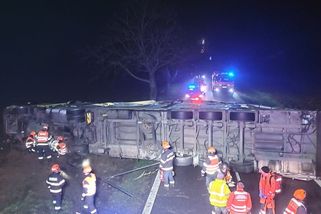 Tah z Brna na Svitavy je na Blanensku uzavřen, kamion leží přes oba pruhy - Novinky