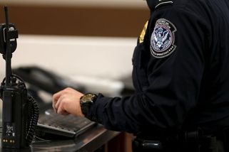 Ukažte, co jste psali na sociální sítě za posledních pět let. Američané chystají turistům přísné opatření - Novinky