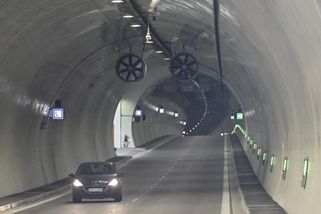 OBRAZEM: Slováci otevřeli nejdelší silniční tunel v zemi. Kutali ho od devadesátek