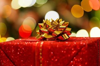 Nenávidím Vánoce. Je to jen obžerství a tahání peněz z lidí. Chci zrušit dárky - Médium.cz