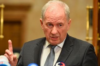 Baxa: Soudci ÚS čelí kvůli verdiktu o důchodech výhrůžkám - Novinky