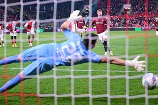 Pohárové derby rozhodla penalta. Ptáme se: byla to ruka?