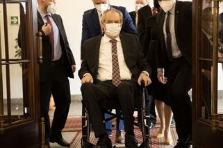 Manévry ve Sněmovně. Kvůli Zemanovi nechtěli do práce pustit místopředsedu - Seznam Zprávy