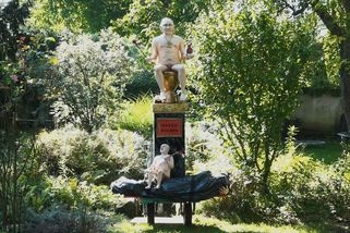 Sochou nahého Putina na zlatém záchodě podporují Češi Ukrajinu - Novinky