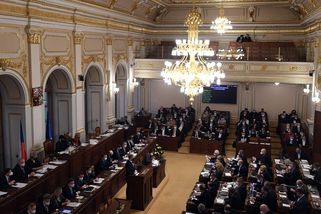 Fialova vláda zatím důvěru nedostala. Poslanci se znovu sejdou v podvečer - Novinky