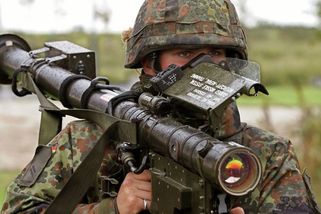 Německo procitlo, Ukrajincům posílá protitankové střely i rakety - Novinky