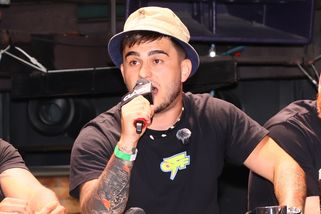 GLOSA: Samir z Clashe už není největší dno. Podlezl ho Polák s růžovými dredy, v minutě urazil celé Česko – eXtra.cz