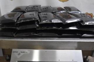 Podvod, nad kterým zůstává rozum stát. Přibývá lidí zneužitých k pašování drog, varuje policie - Novinky