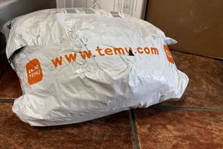 EU hodlá od července zavést clo tři eura na balíky v hodnotě do 150 eur - Novinky