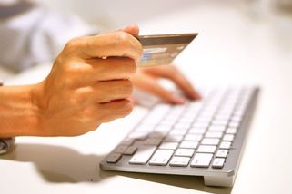 Uvěřila, že po pár měsících vydělala padesátinásobek vkladu. Žena z Přerovska přišla o statisíce korun - Novinky