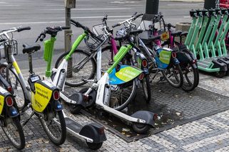 Elektrokoloběžky v Praze končí. Nahradí je kola - Seznam Zprávy