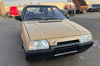 Na vánoční dárek ještě není pozdě, kupte si Škodu Favorit ve stavu nového auta. Stojí pořádný balík