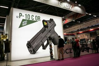 Němečtí vojáci budou používat české pistole - Novinky