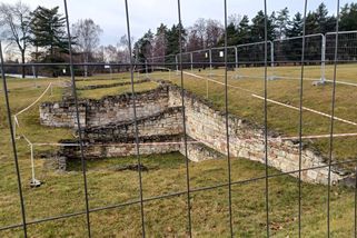 Bortí se pozůstatky domu, kde zemřeli všichni muži z Lidic - Novinky