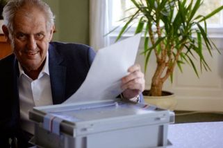 Prezident mě sám pozval. Baví ho zprávy, že je mrtvý, řekl Vondráček - Novinky