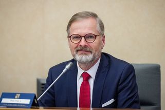 Důchodci si finančně polepšili, chválí se Petr Fiala. Jen kouzlí s čísly a těží z cizích rozhodnutí - Médium.cz