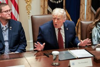 Ukrajině nic nedám, zbraně pro ni si země NATO kupují za plnou cenu - Novinky