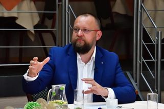 Jednací řád sněmovny by se měl změnit, aby nedochá...