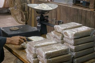 Sedmdesátník naletěl na podvod s dědictvím. V kufru mu pak našli 7 kilo kokainu - Seznam Zprávy