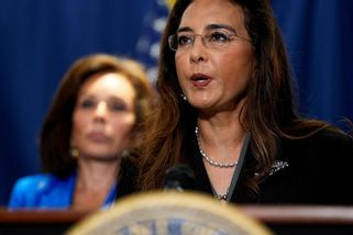 Trumpova právnička se ztrapnila svou fotografií s prezidentem v Oválné pracovně - Novinky