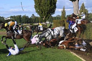 Nejtěžší překážka Velké pardubické byla krutá, kůň Stuke utrpěl fatální zranění - Seznam Zprávy