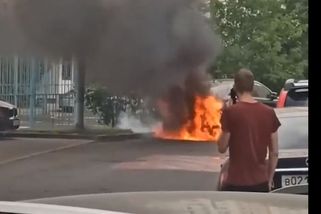 Ukrajinci ji zhypnotizovali! Ruská propaganda vysvětlila, proč žena v Moskvě zapálila generálovo BMW - Novinky