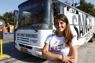 Pirátská senátorka brojí proti novele umožňující krátit dávky nepřizpůsobivým - Novinky