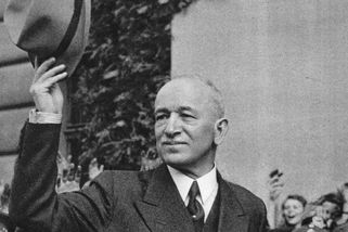 Odlet Edvarda Beneše do exilu byl ve skutečnosti velmi dramatický. Stíhačky Luftwaffe byly nablízku - Médium.cz