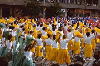 Jak si megalomanským cvičením naháněl totalitní režim prestiž a my museli povinně dřít jako koně - Médium.cz