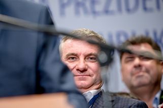 Kdy sklapne past a Zemanovo okolí složí účty? Ostu...