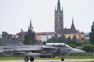 V modernizaci armády chce vláda přesunout pozornost k protivzdušné a protidronové obraně - Novinky