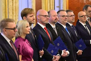 Opozice tepe novou vládu: Koalice slepená hříchy i bizarní koktejl kolaborace a nabubřelého ega