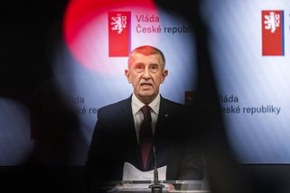 Vláda škrtá přes 300 míst, nejvíce na svém vlastním úřadě. Právníci varují před obcházením služebního zákona