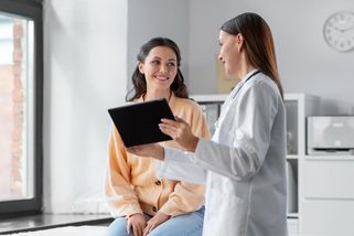 Nenechte se odbýt u lékaře: Použijte „kouzelnou větu“! Psycholog radí, jak se chovat, když se objeví problém - Proženy.cz