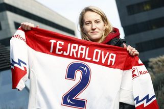 Tvrdý hit! Česká hokejistka v Americe ostře sejmula soupeřku a dohrála - Sport.cz