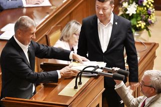 Hádka u sněmovního pultíku. Babiše chtěla nechat Pekarová vyvést - Seznam Zprávy