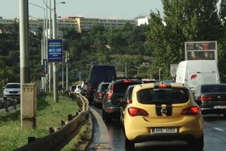 Změna pruhů V Holešovičkách pomohla Blance a ucpala Argentinskou, zjistilo město - Novinky